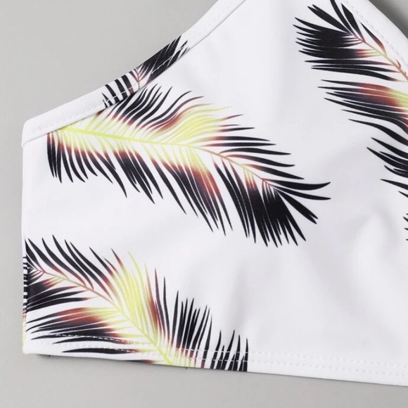 NEW| Palm Leaf Print V Wired Bikini Top - Picture 2 of 6